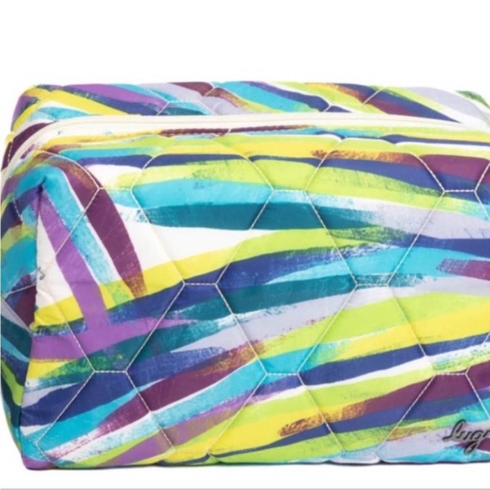 FreeBumperCosmeticCase w/matching RoverXLpurchase. Missing original zipperPuller - Picture 2 of 5